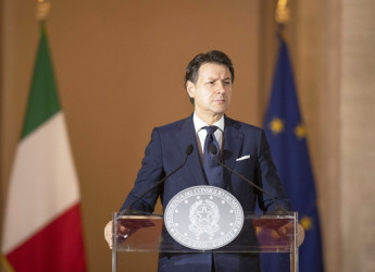 Conte apre la campagna elettorale: promette soldi, riforme e opere agli italiani