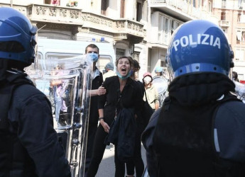 Anarchici di nuovo in piazza a Torino, tensione in corso Vercelli