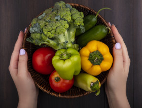 Mangiare tutti i giorni queste verdure può ridurre il rischio di tumore al colon: lo studio