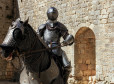 Danzica, sotto una gelateria la storia riaffiora: scoperta la tomba di un cavaliere medievale
